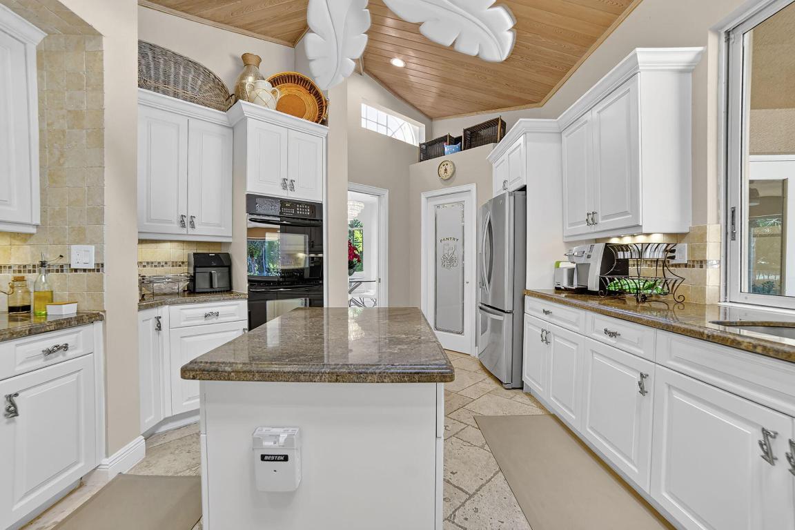 WHISPERING WOODS - Residential