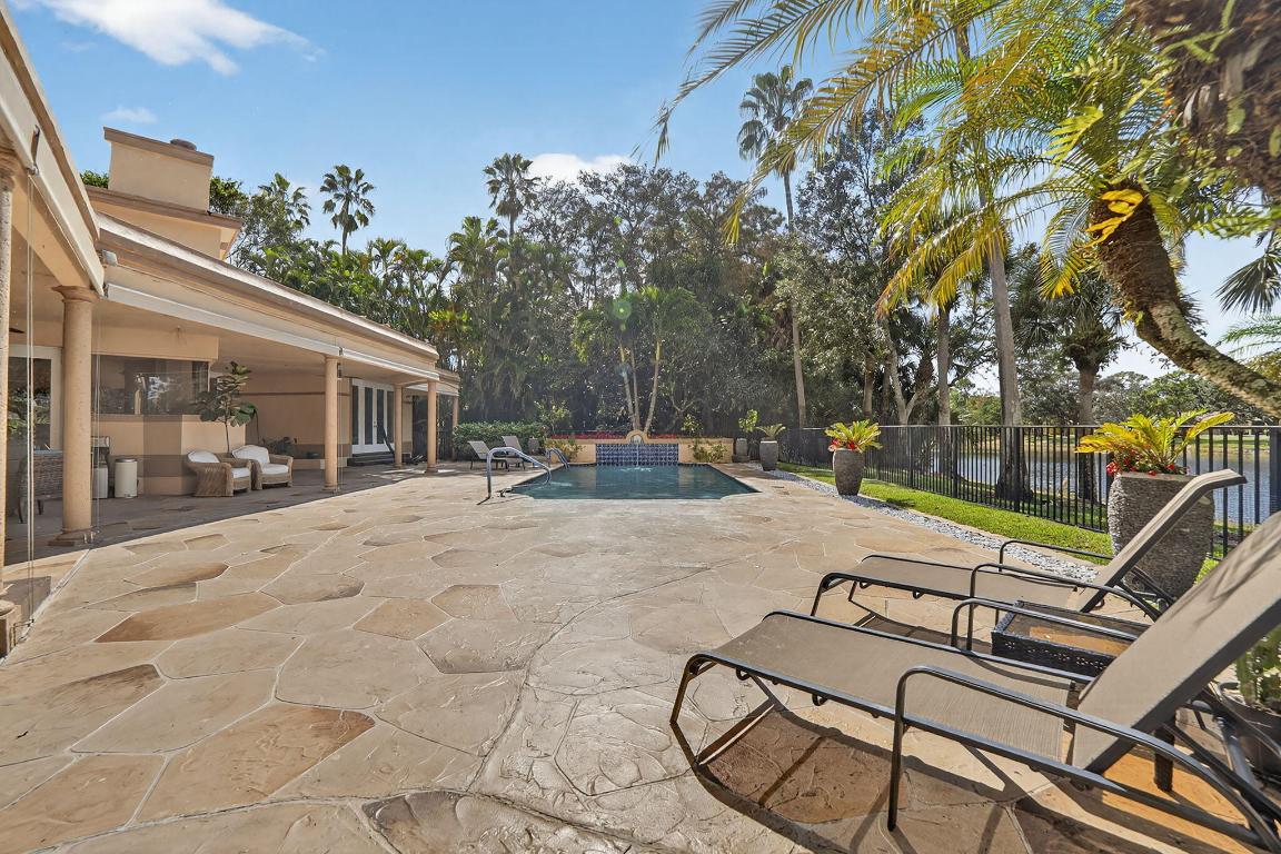 WHISPERING WOODS - Residential