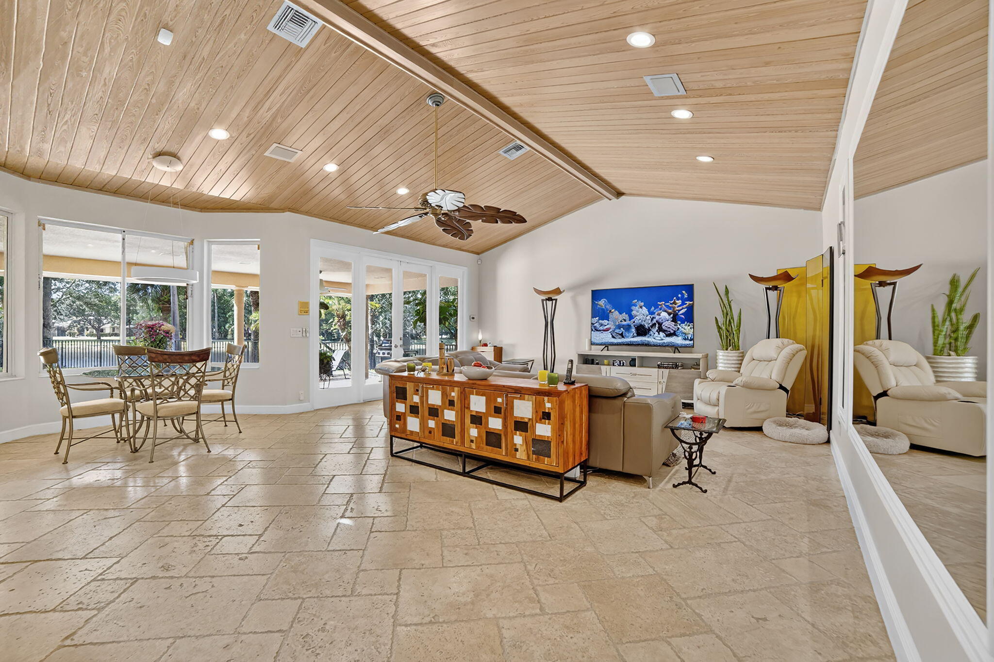 WHISPERING WOODS - Residential