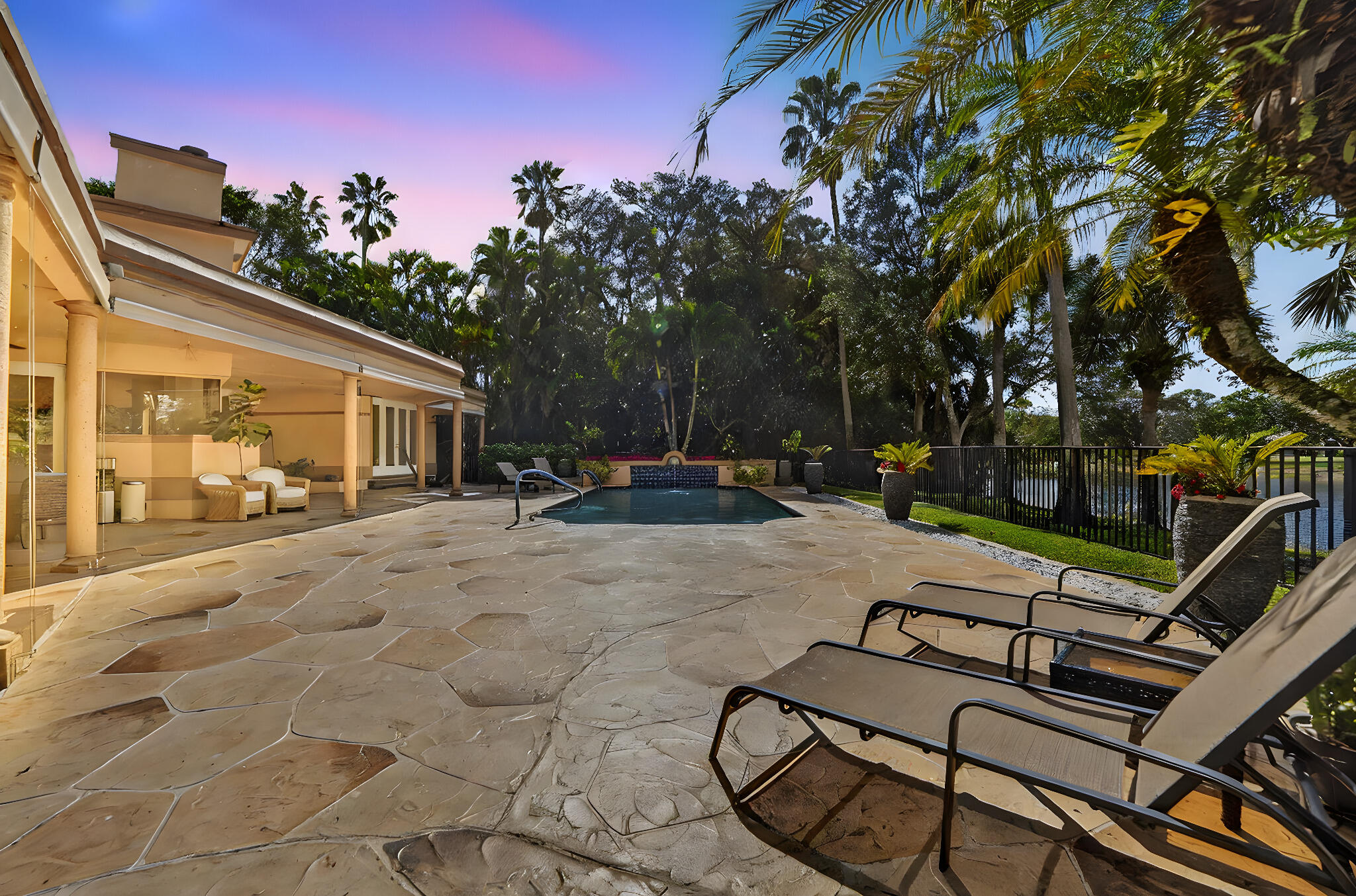 WHISPERING WOODS - Residential