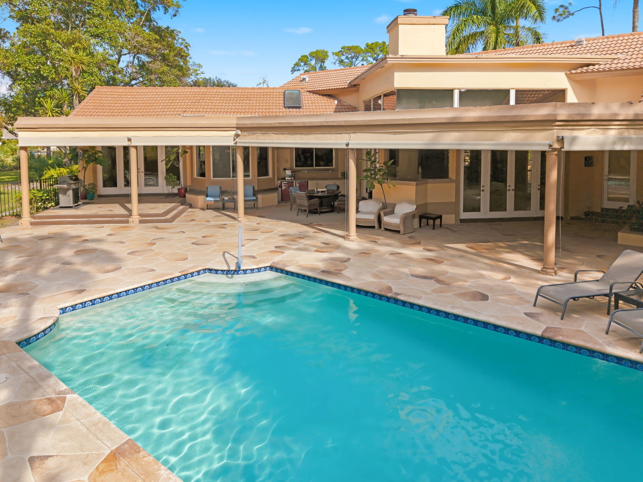 WHISPERING WOODS - Residential