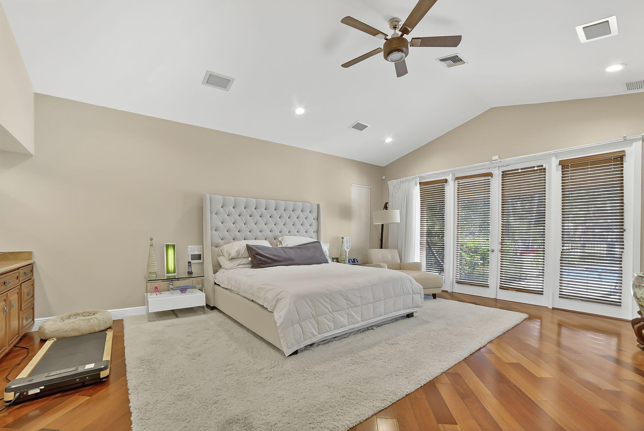 WHISPERING WOODS - Residential