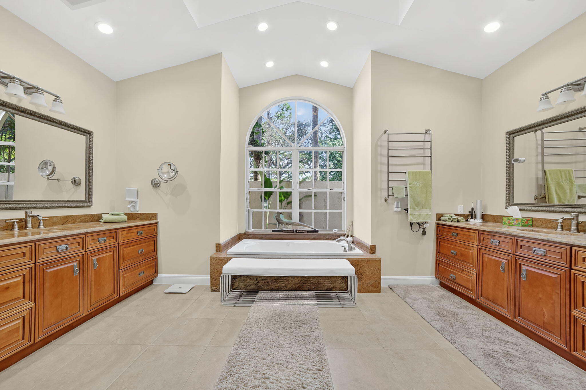 WHISPERING WOODS - Residential