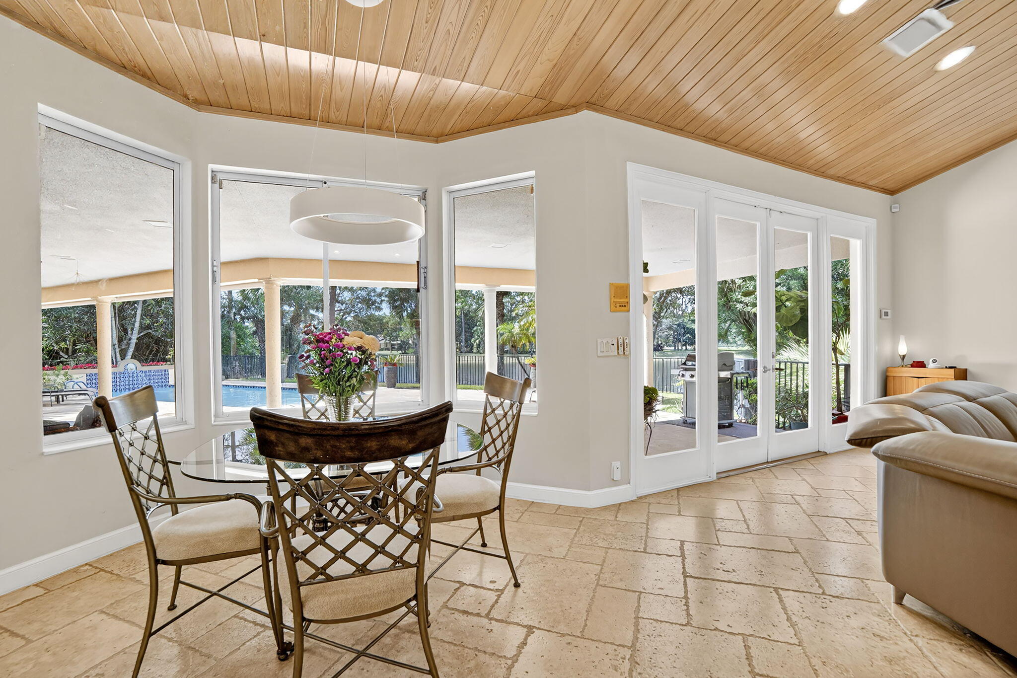 WHISPERING WOODS - Residential