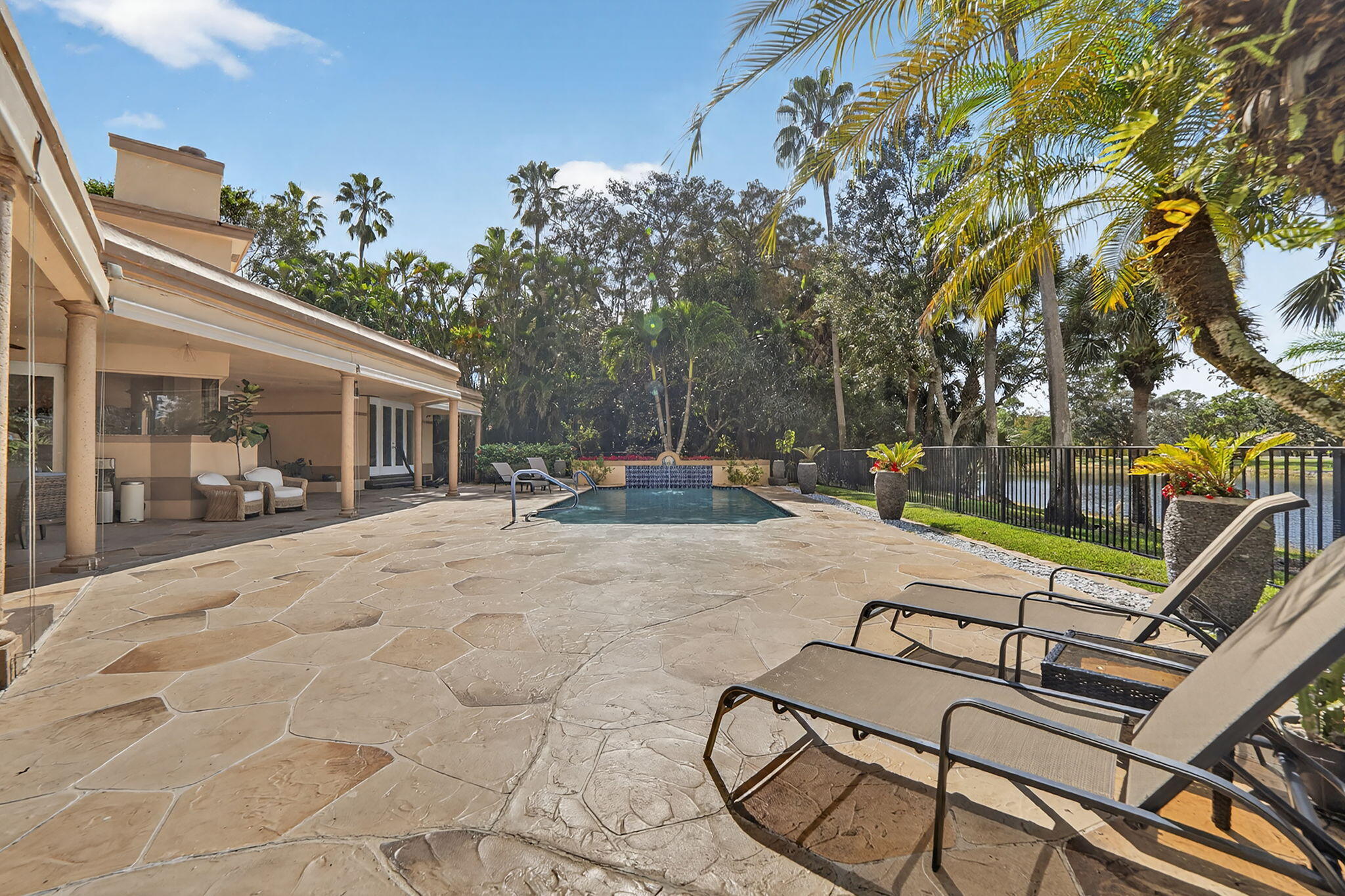 WHISPERING WOODS - Residential