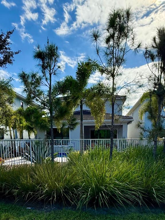 CORAL LAGO - Residential