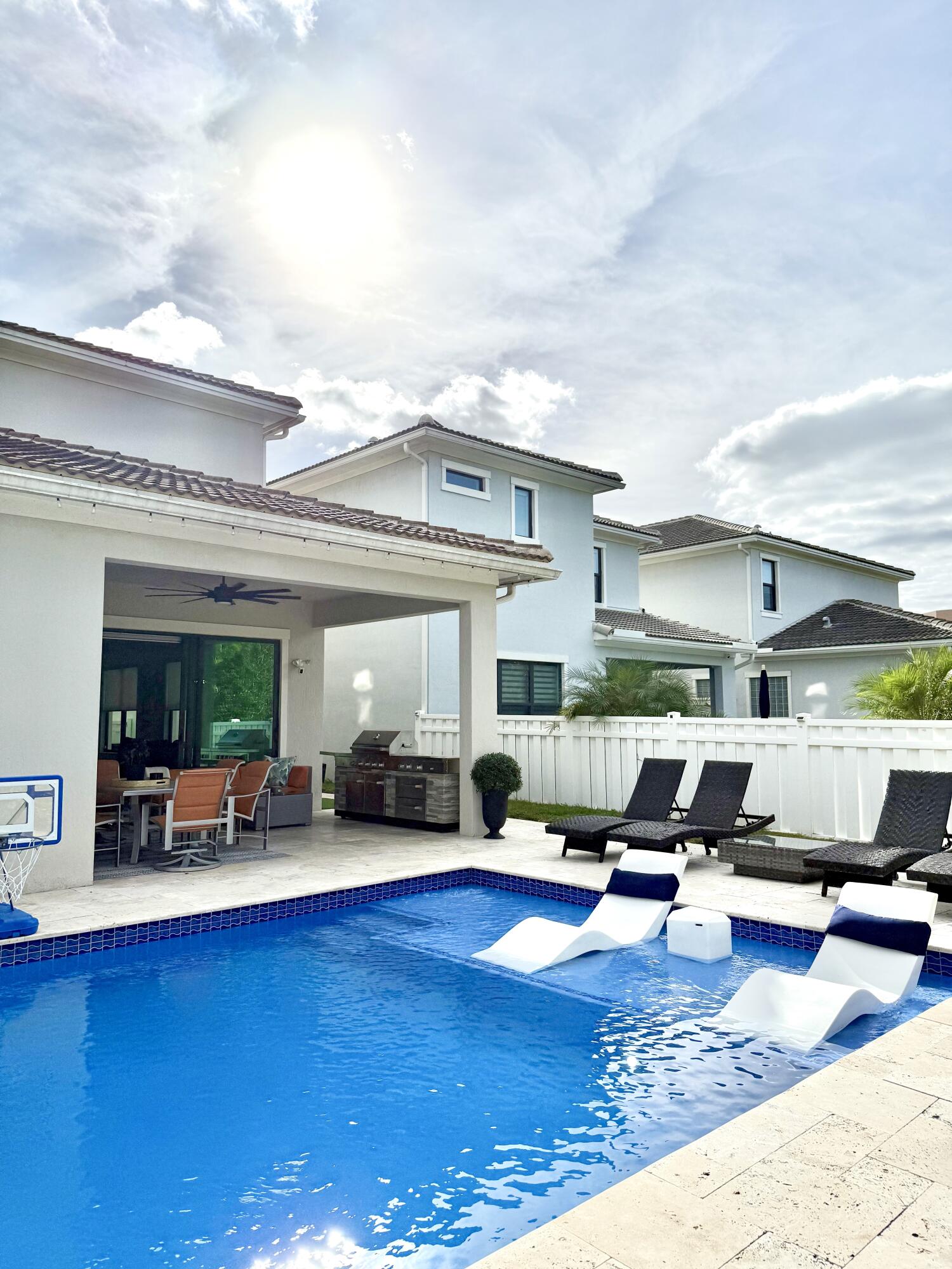 CORAL LAGO - Residential