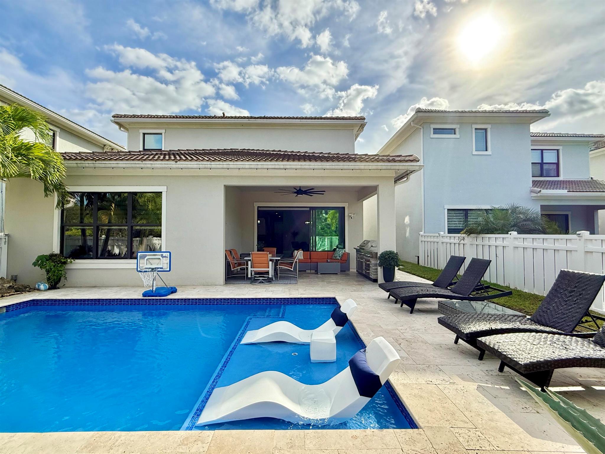 CORAL LAGO - Residential