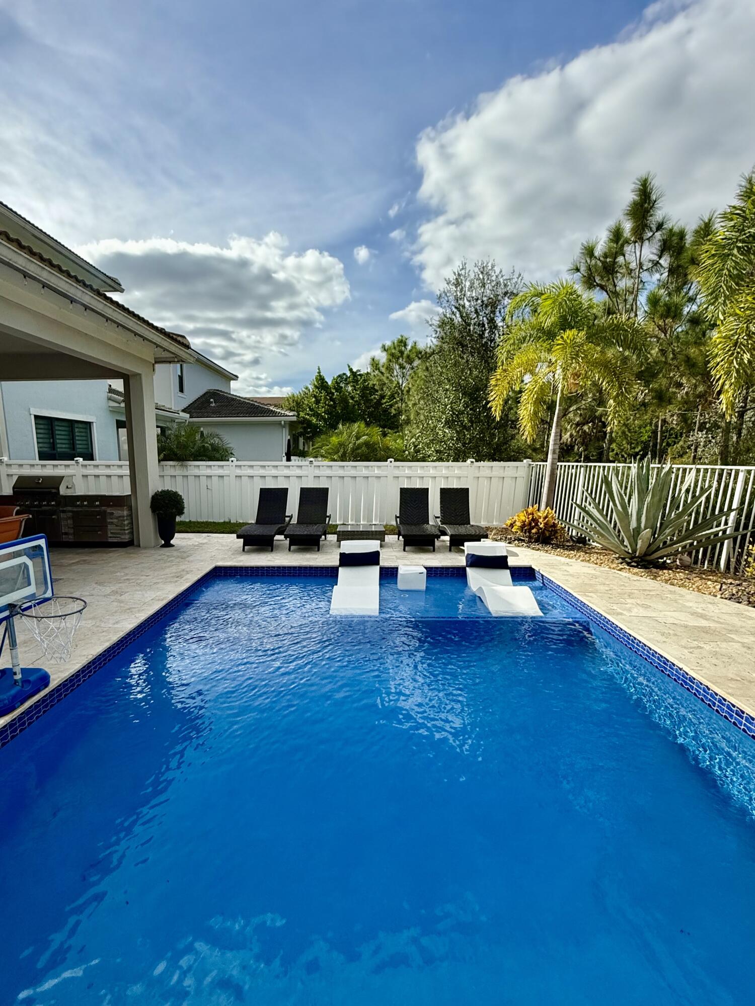 CORAL LAGO - Residential