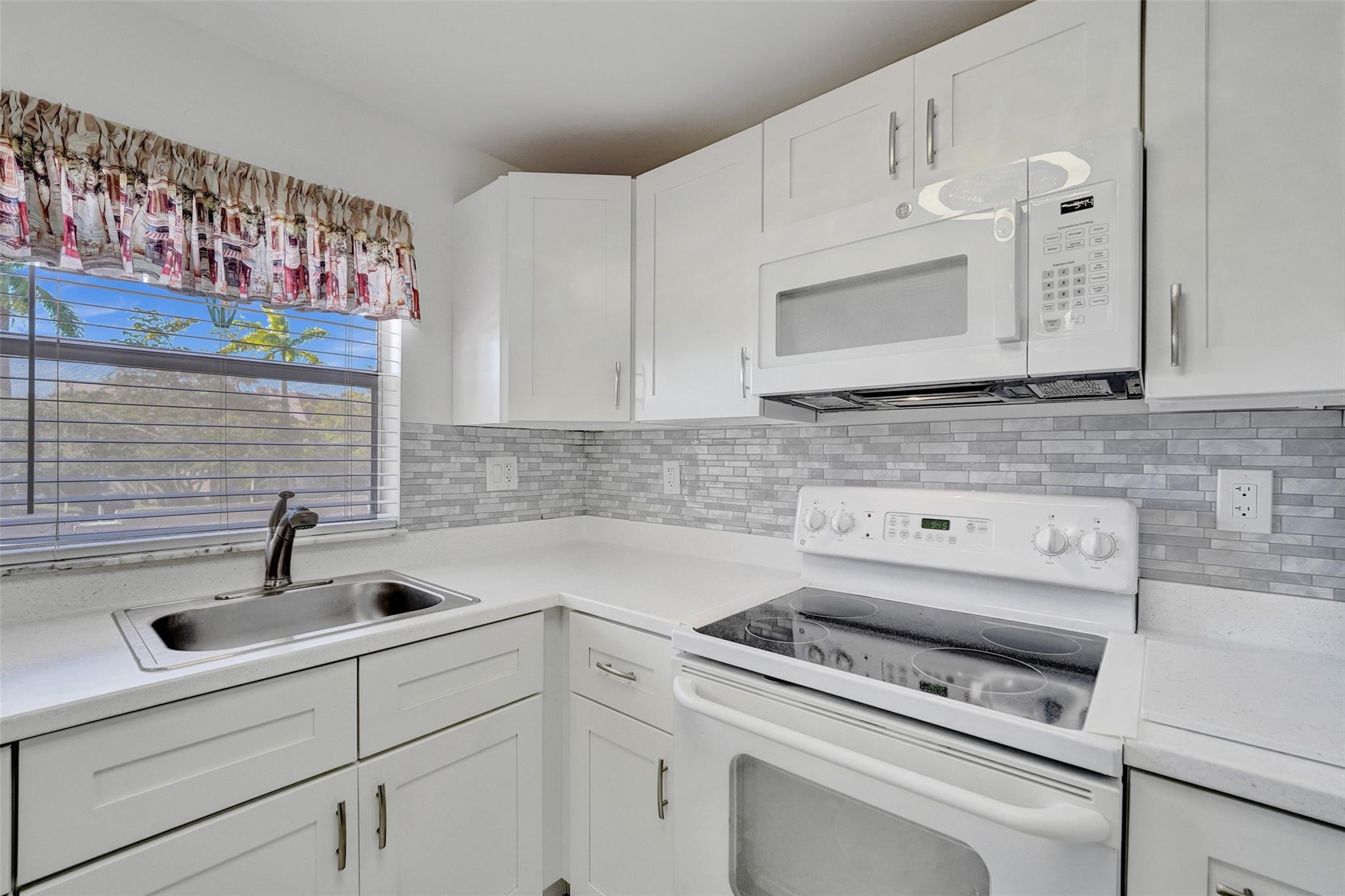 Sunrise Lakes - Residential