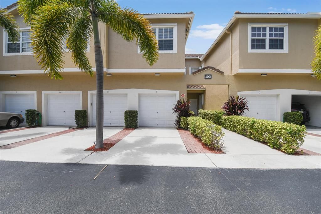 Photo of 103 Lighthouse Circle #D, Tequesta, FL 33469 (MLS # R10738449)