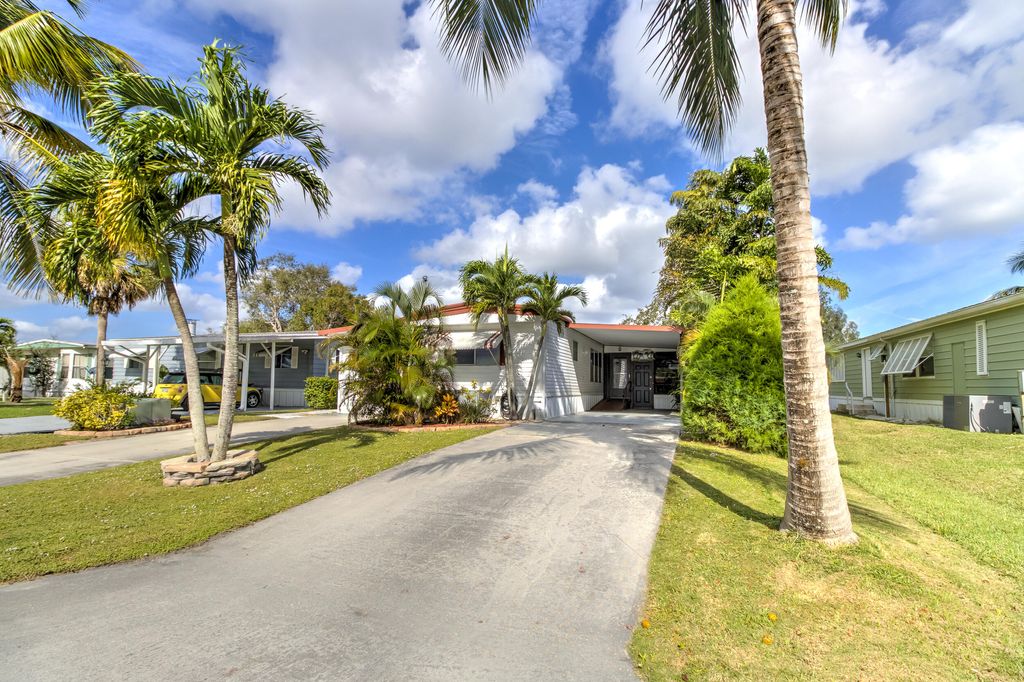 Photo of 241 SE Paradise Place, Stuart, FL 34997 (MLS # R10938521)