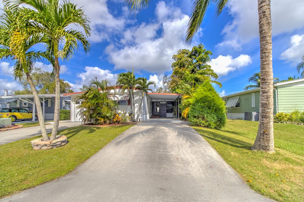 Photo of 241 SE Paradise Place, Stuart, FL 34997 (MLS # R10938521)