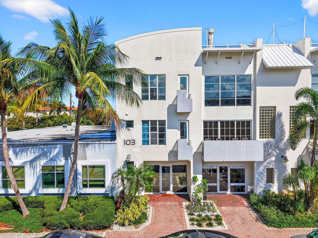 Photo of 103 SE 4th Avenue, Delray Beach, FL 33483 (MLS # B26003830)