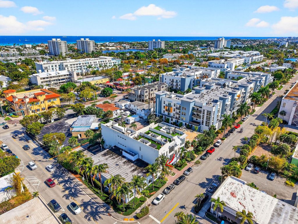 Photo of 103 SE 4th Avenue, Delray Beach, FL 33483 (MLS # B26003830)