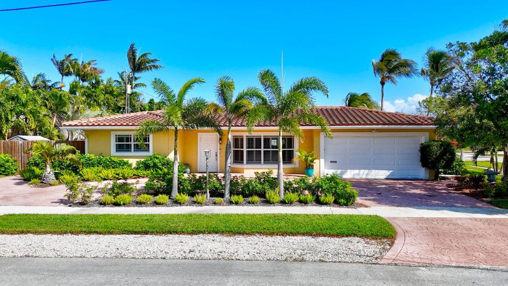 Photo of 1410 SE 14th Avenue, Deerfield Beach, FL 33441 (MLS # R10958254)