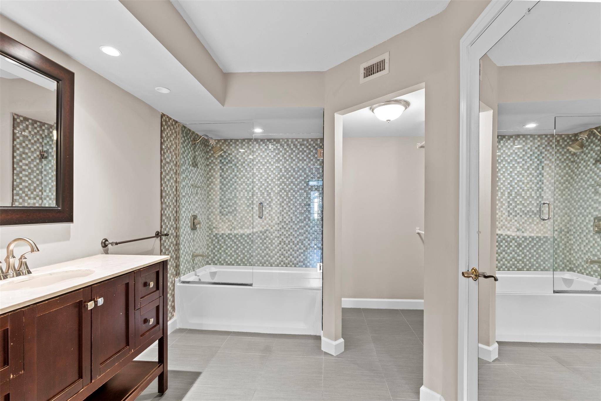 UNIVERSITY INN CONDO - Residential