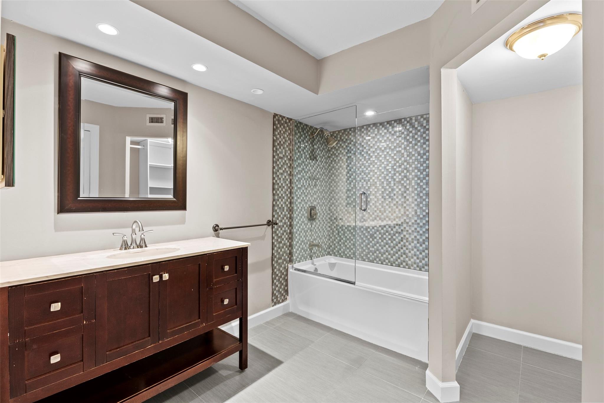 UNIVERSITY INN CONDO - Residential