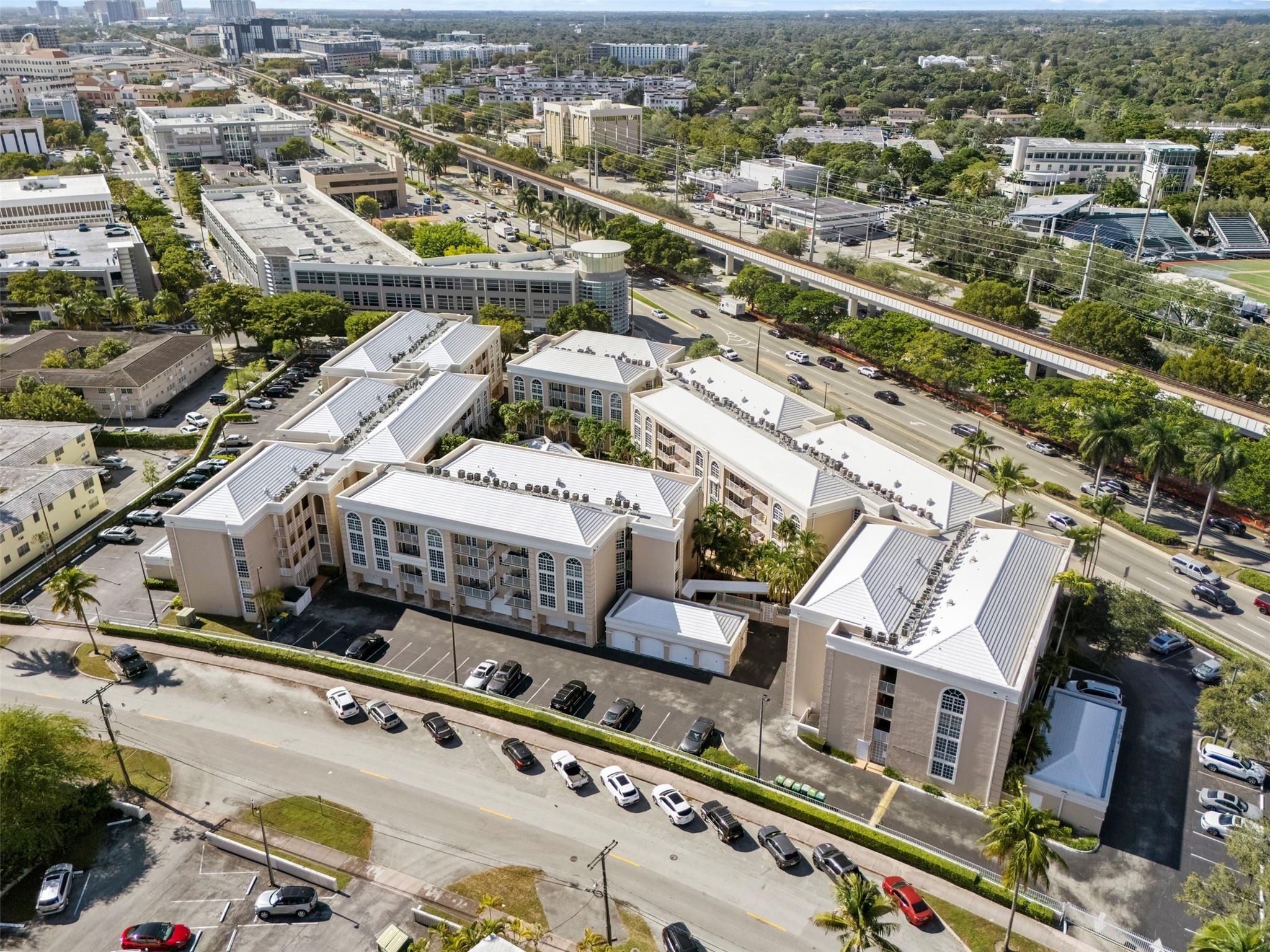 UNIVERSITY INN CONDO - Residential