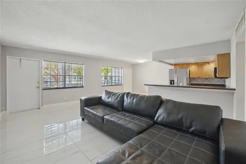 5208 NE 24th Ter Unit F217, Fort Lauderdale, FL MLS: F10500779