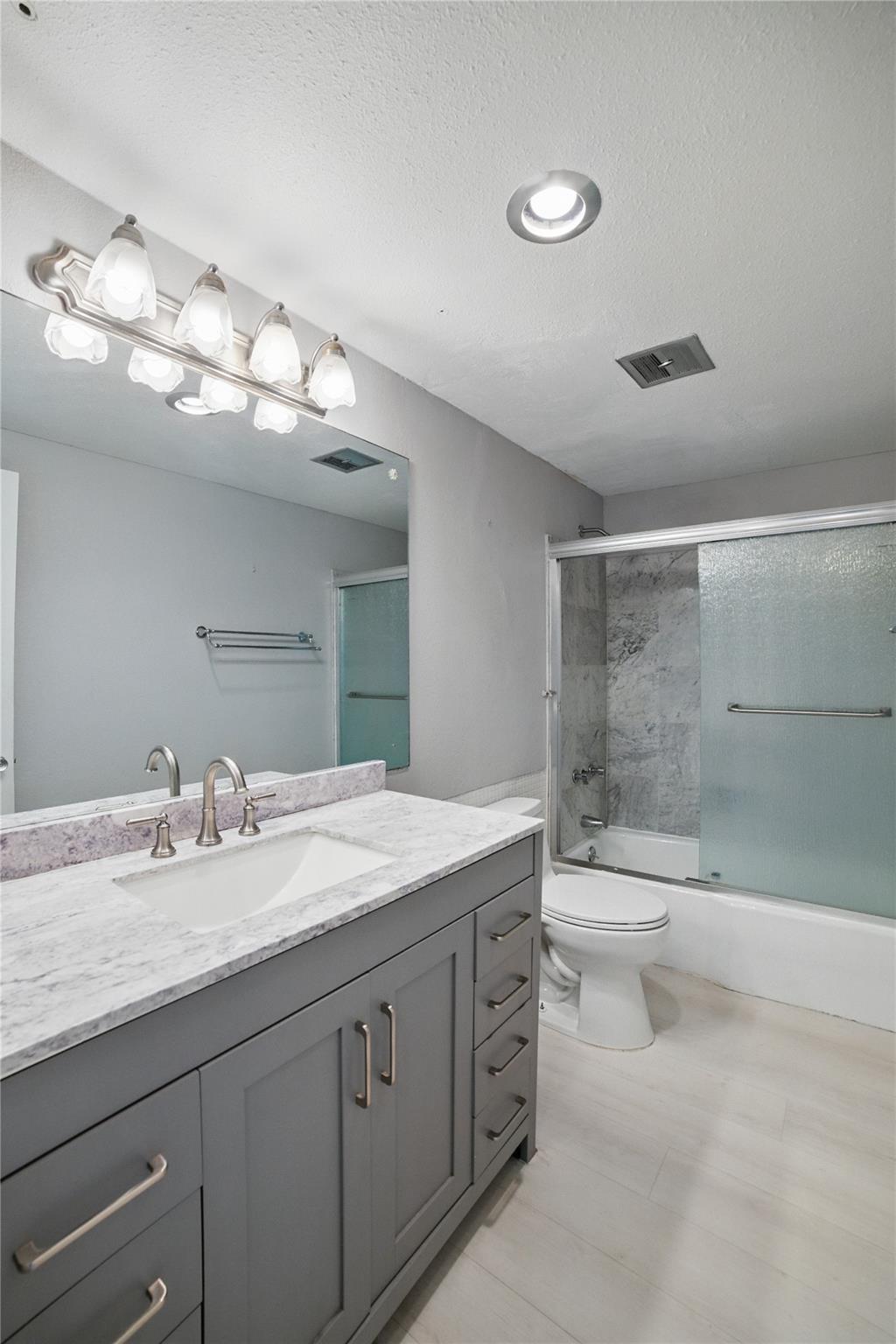 5208 NE 24th Ter F217