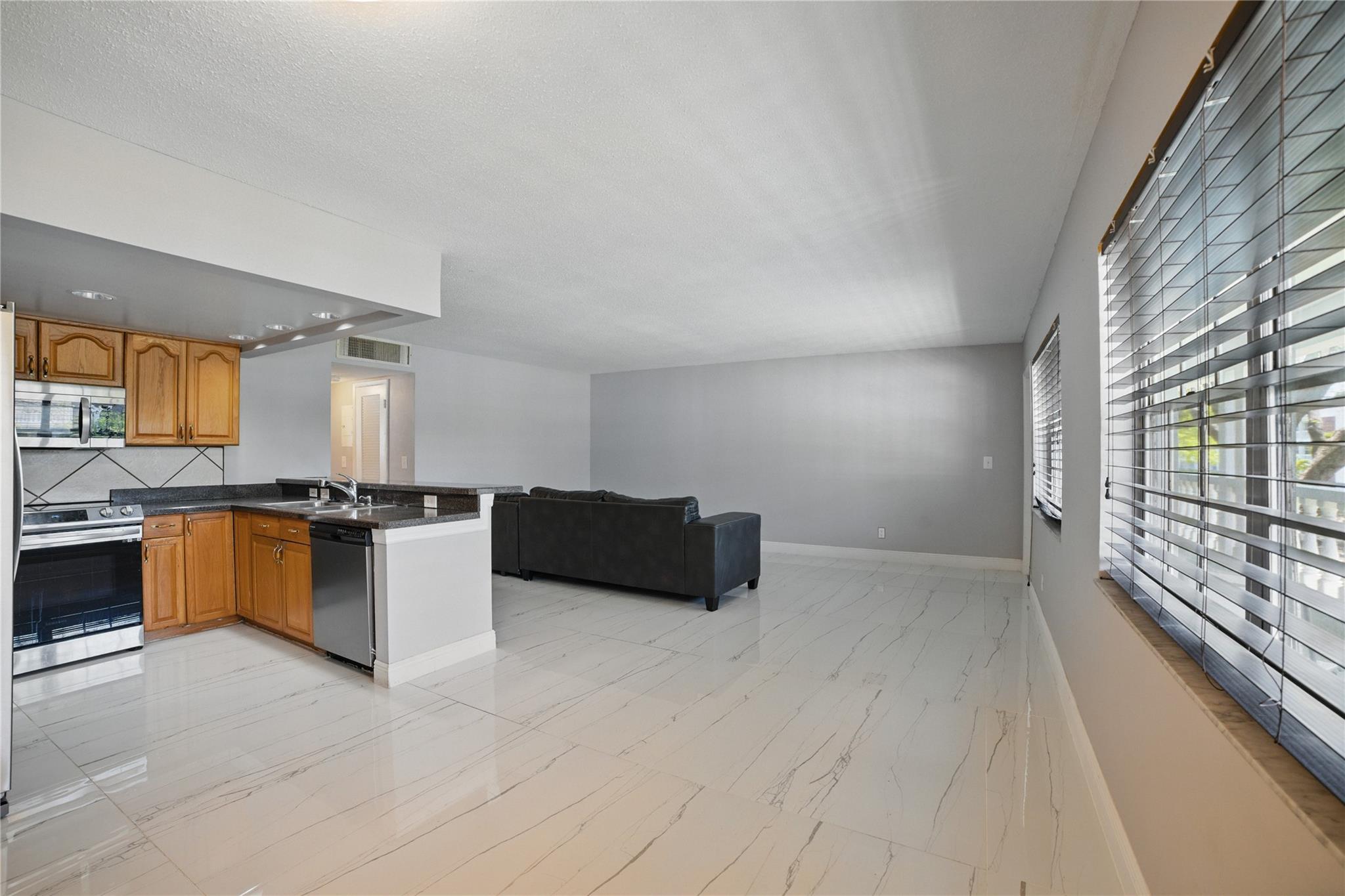 5208 NE 24th Ter F217