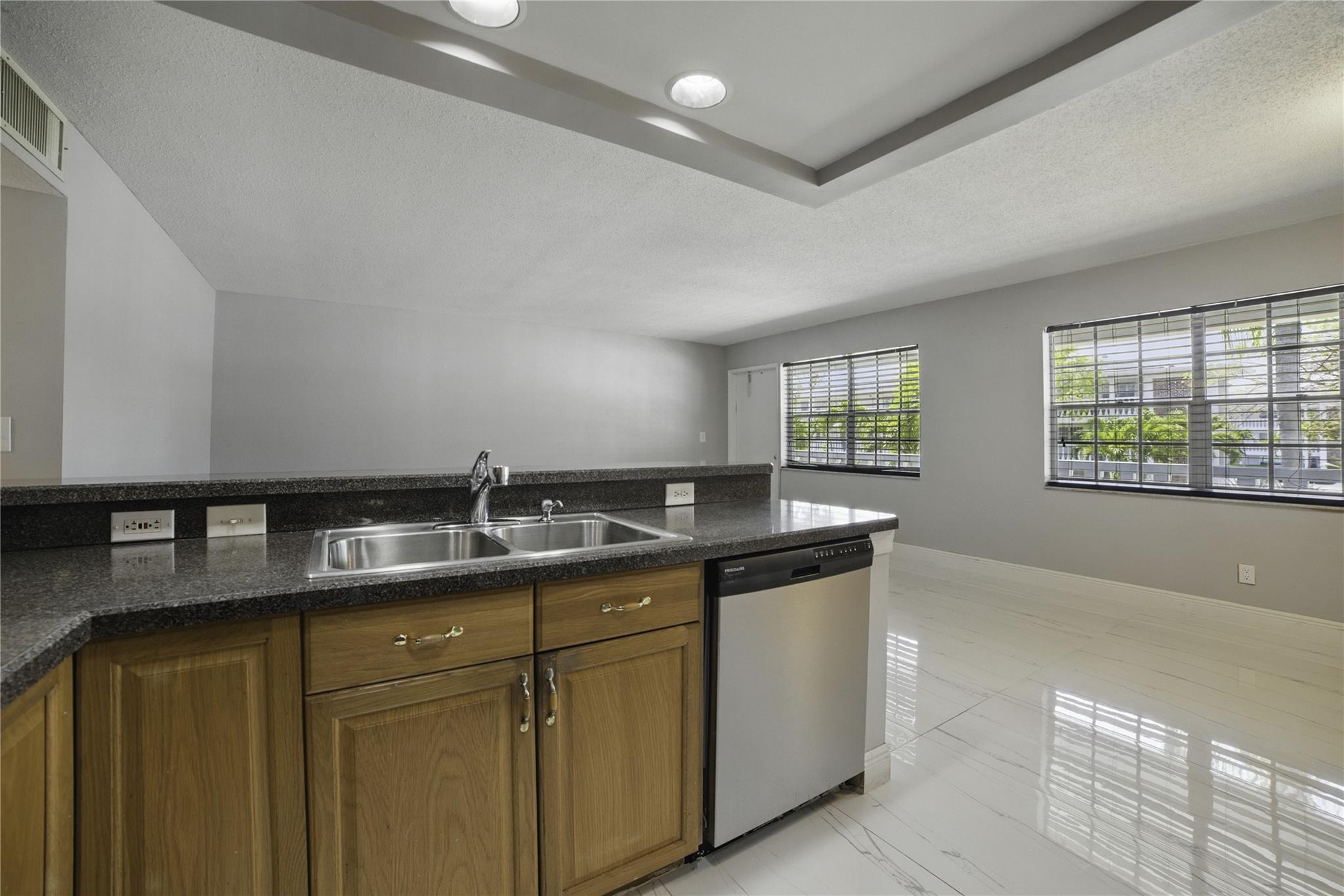 5208 NE 24th Ter F217