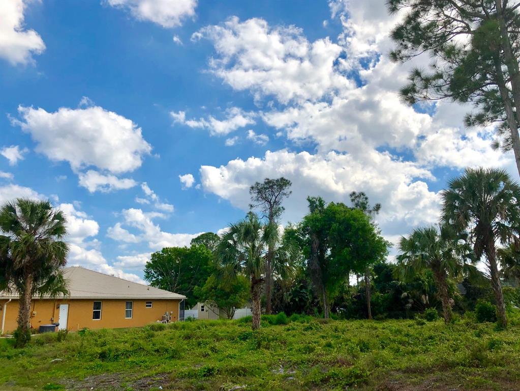 PORT ST LUCIE SECTION 20 - Land