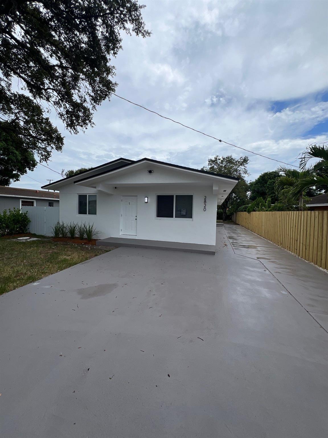 2820 NW 95th St 01