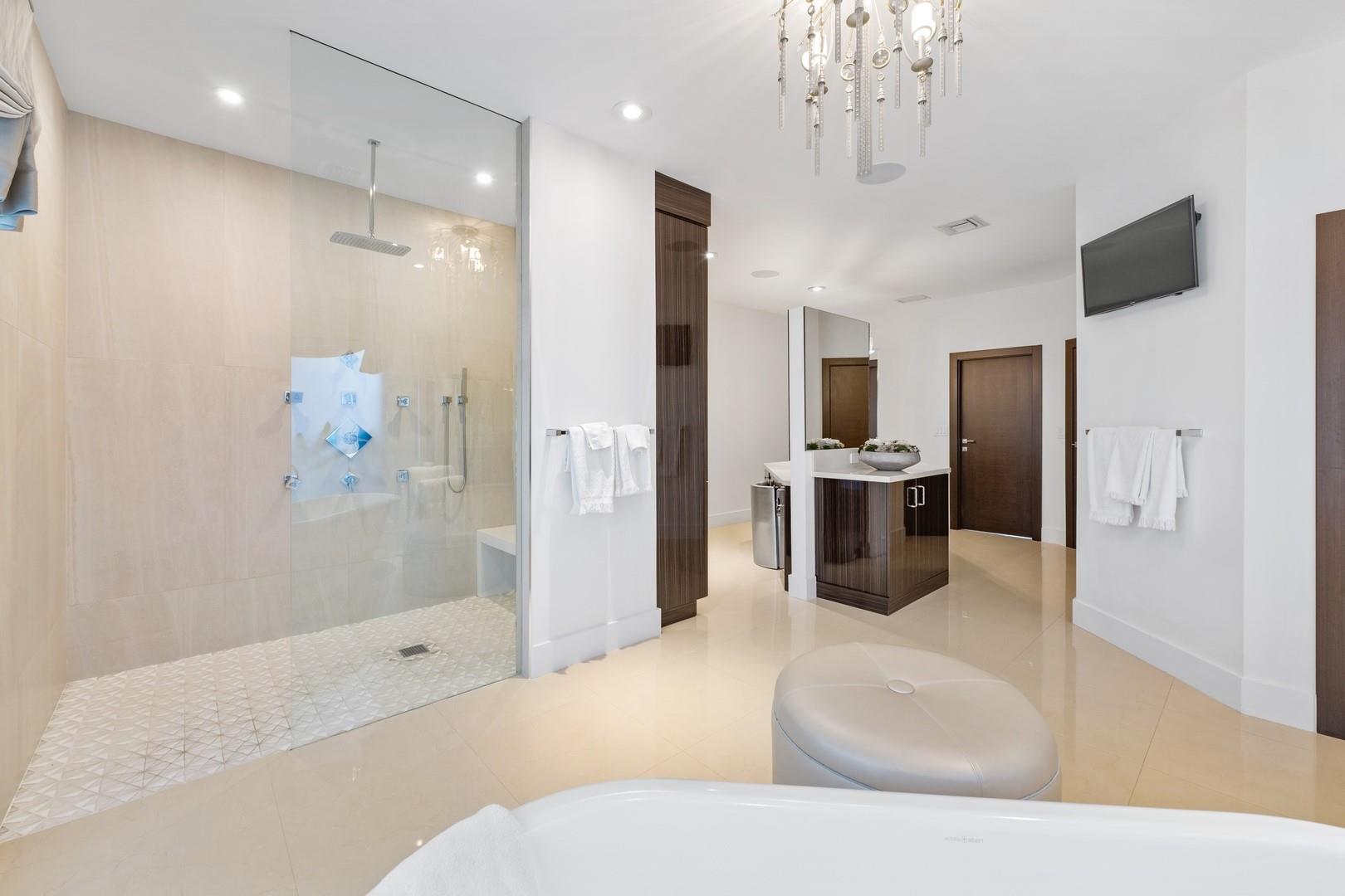 Bay Colony Sec Of The - Residential