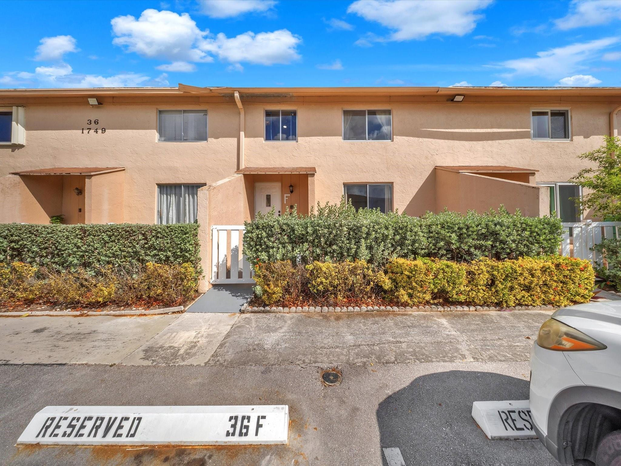 1749 NW 80th Avenue F, Margate, FL, 33063/$335,000 1 1749 NW 80th Avenue F