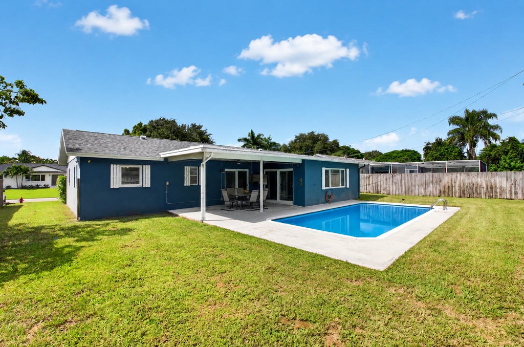 Photo of 1023 SW 25TH Place, Boynton Beach, FL 33426 (MLS # B26069676)