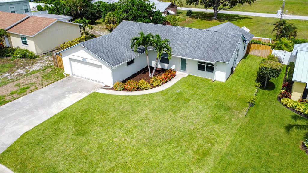 Photo of 7399 SE Flamingo Way, Hobe Sound, FL 33455 (MLS # R11120983)