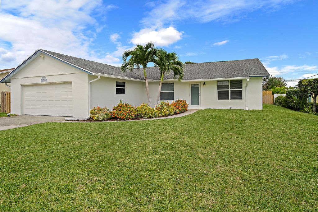 Photo of 7399 SE Flamingo Way, Hobe Sound, FL 33455 (MLS # R11120983)
