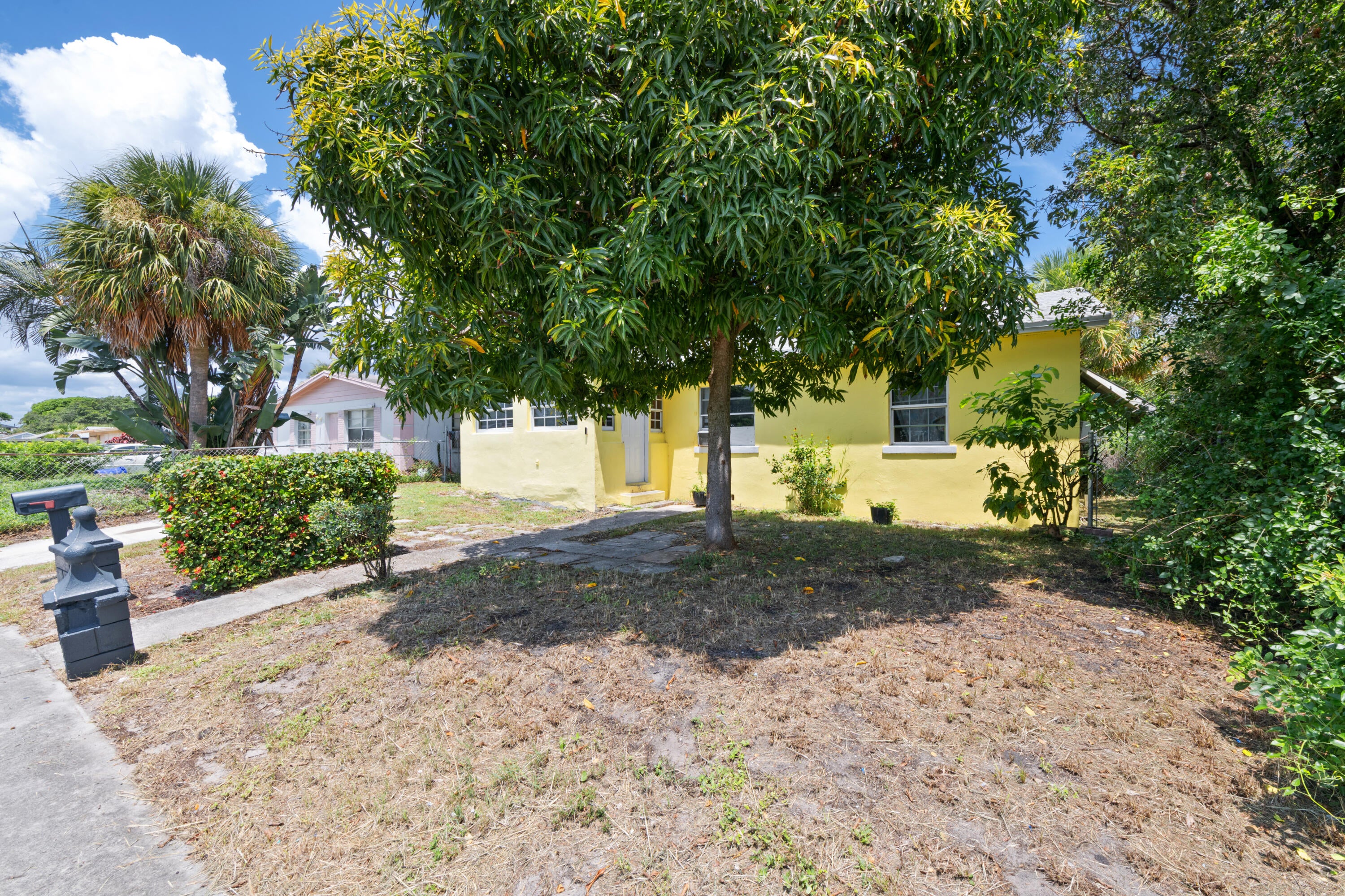 616 W 5TH Street