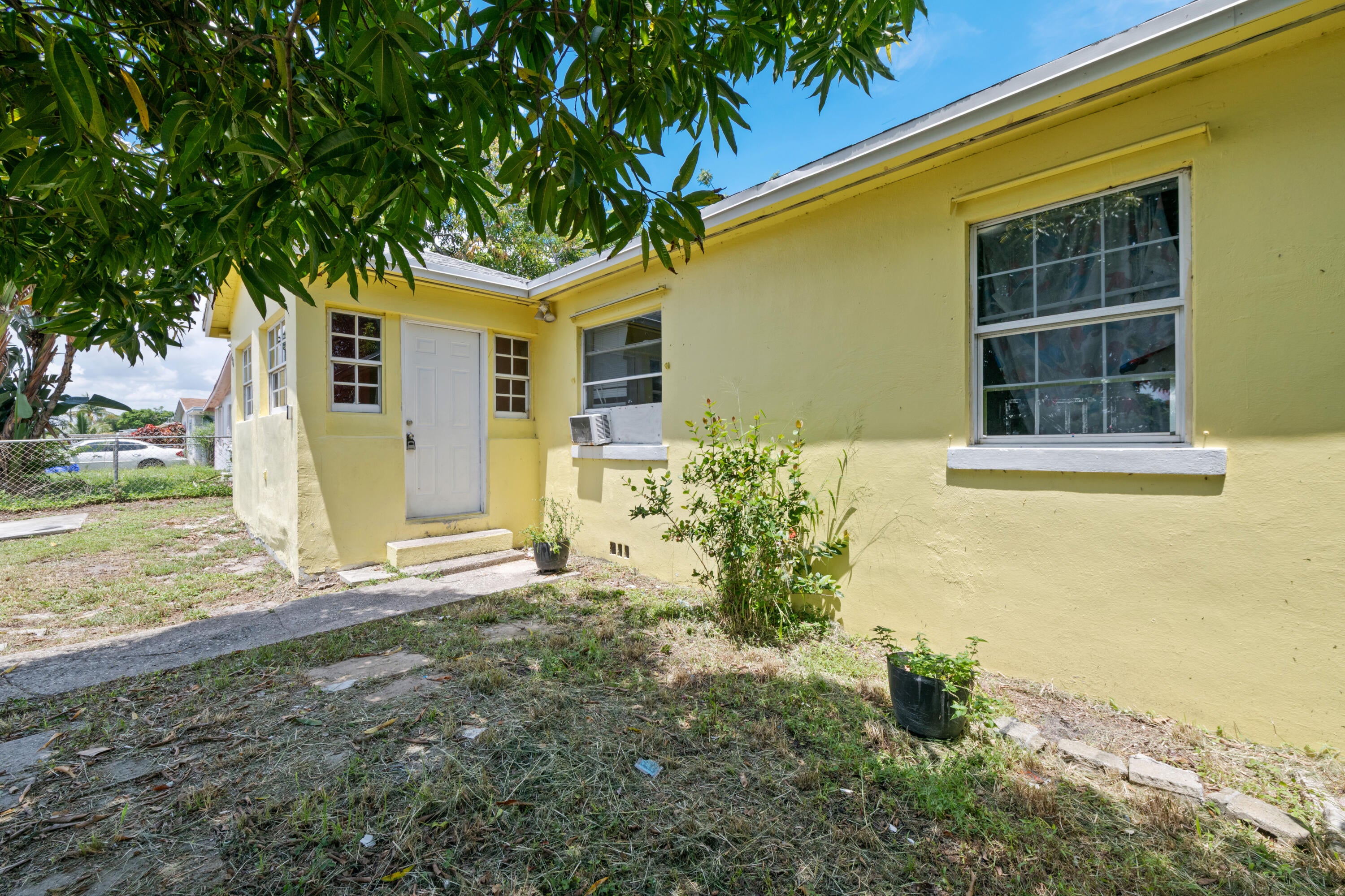 616 W 5TH Street