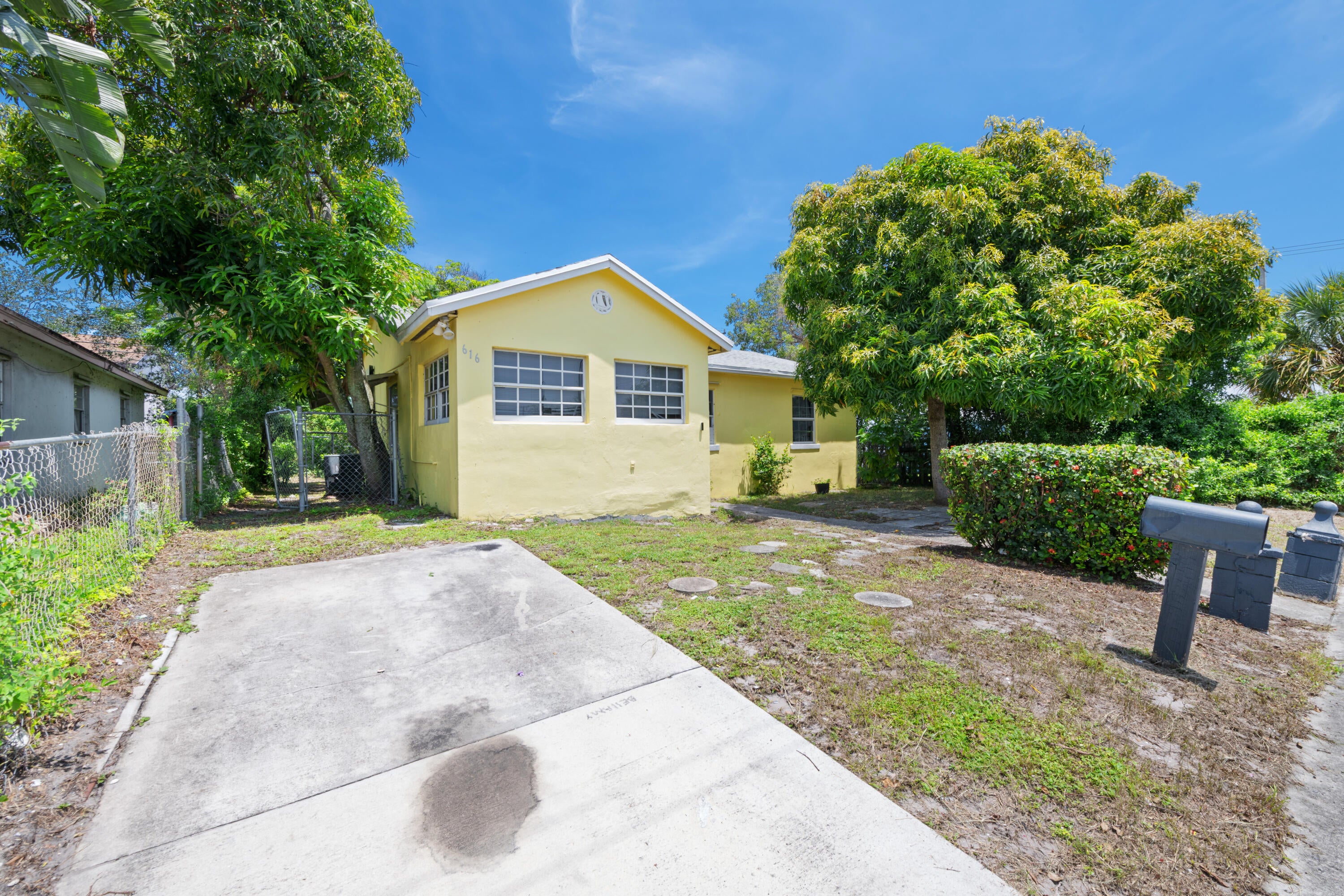 616 W 5TH Street