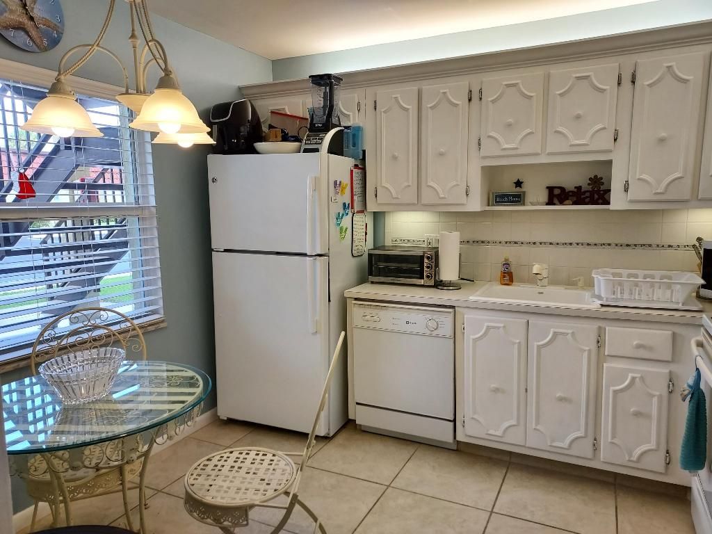 Photo of 717 S Us Highway 1 #206, Jupiter, FL 33477 (MLS # R10986607)