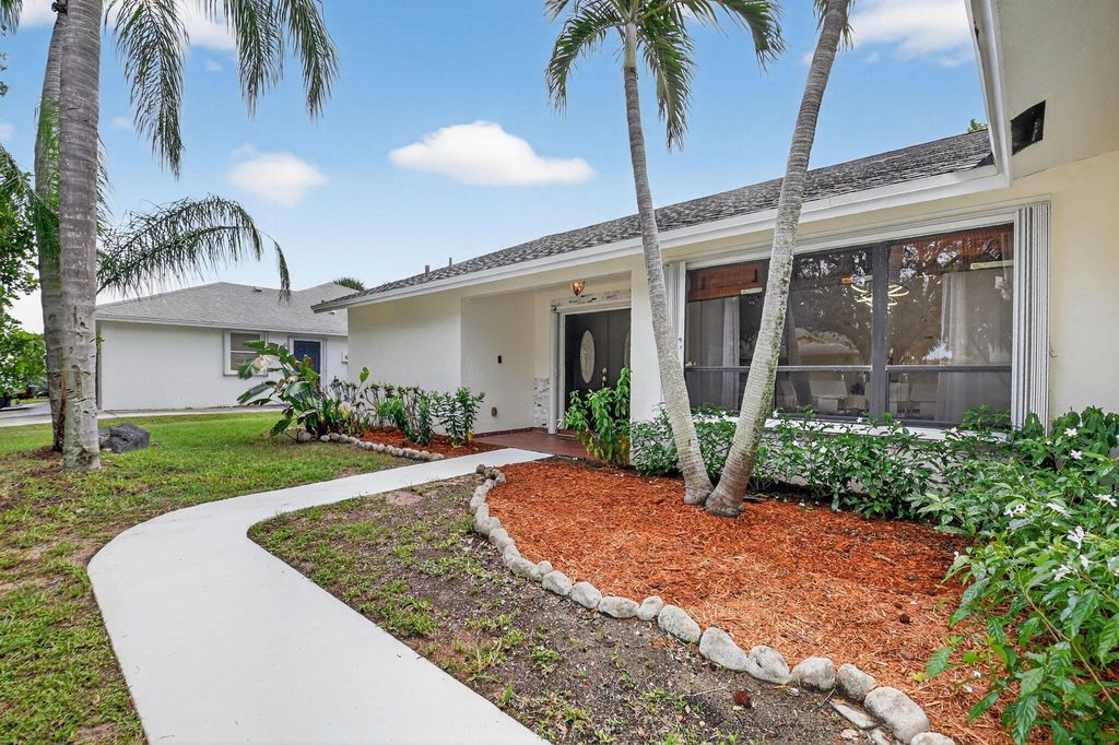 Photo of 1002 Julia Heights Drive, Lantana, FL 33462 (MLS # R11128014)