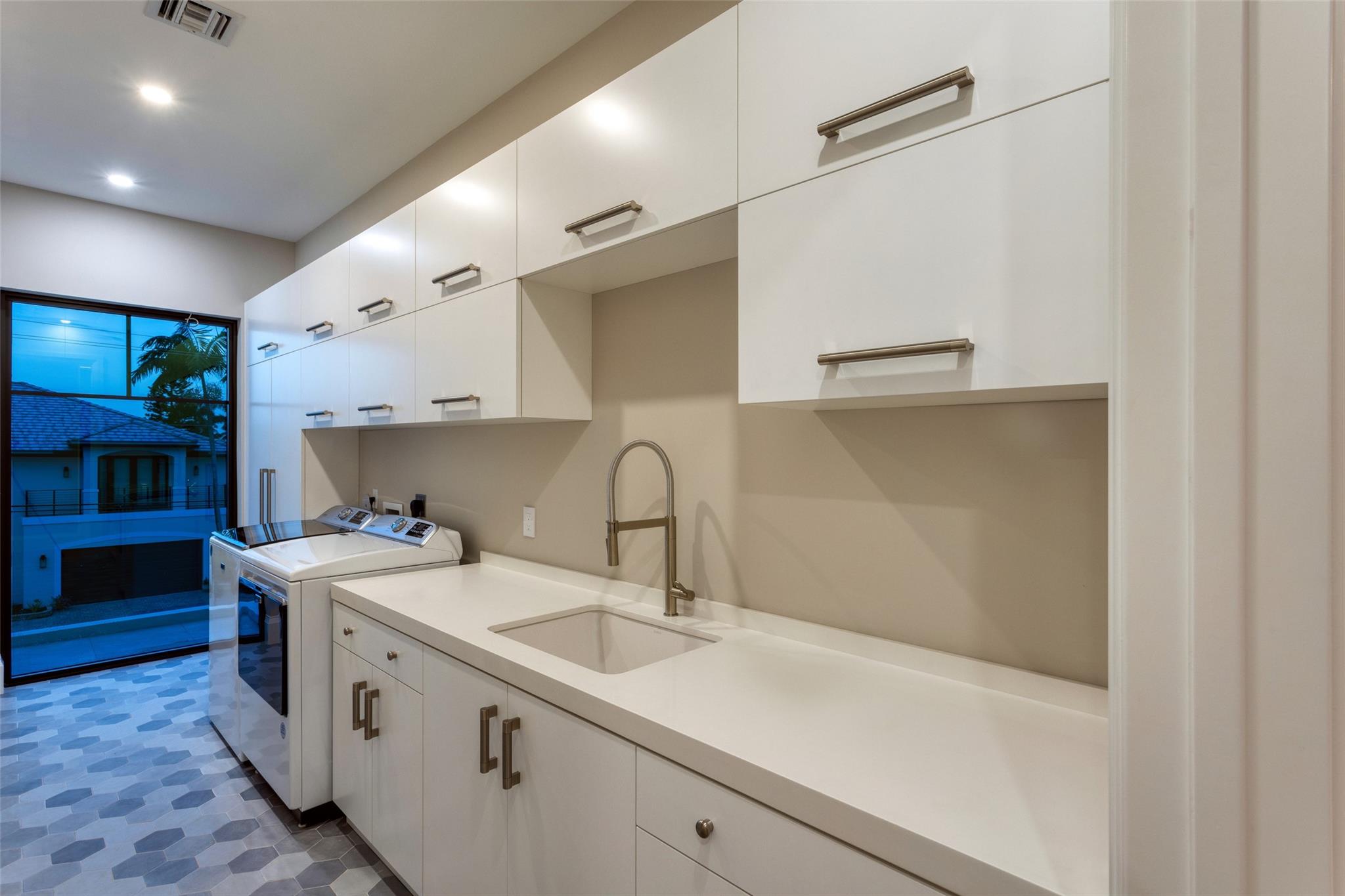 CORAL KEY VILLAS 2ND SEC - Residential