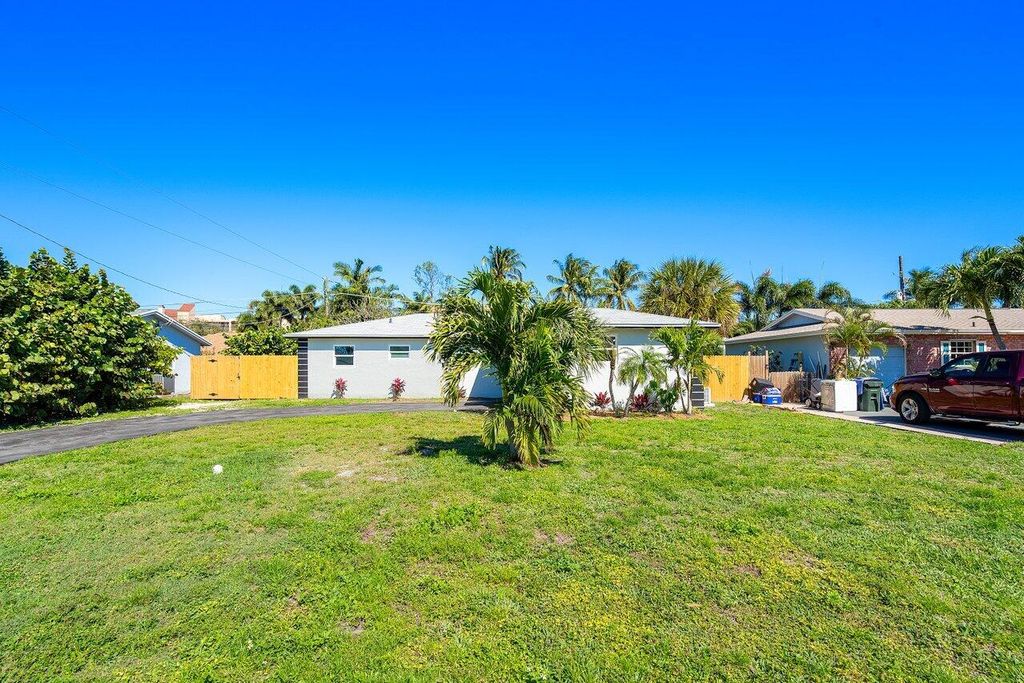 Photo of 739 Mallard Drive, Delray Beach, FL 33444 (MLS # R10963407)