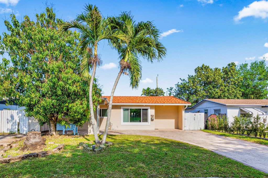Photo of 1121 N 66th Terrace, Hollywood, FL 33024 (MLS # B26009512)