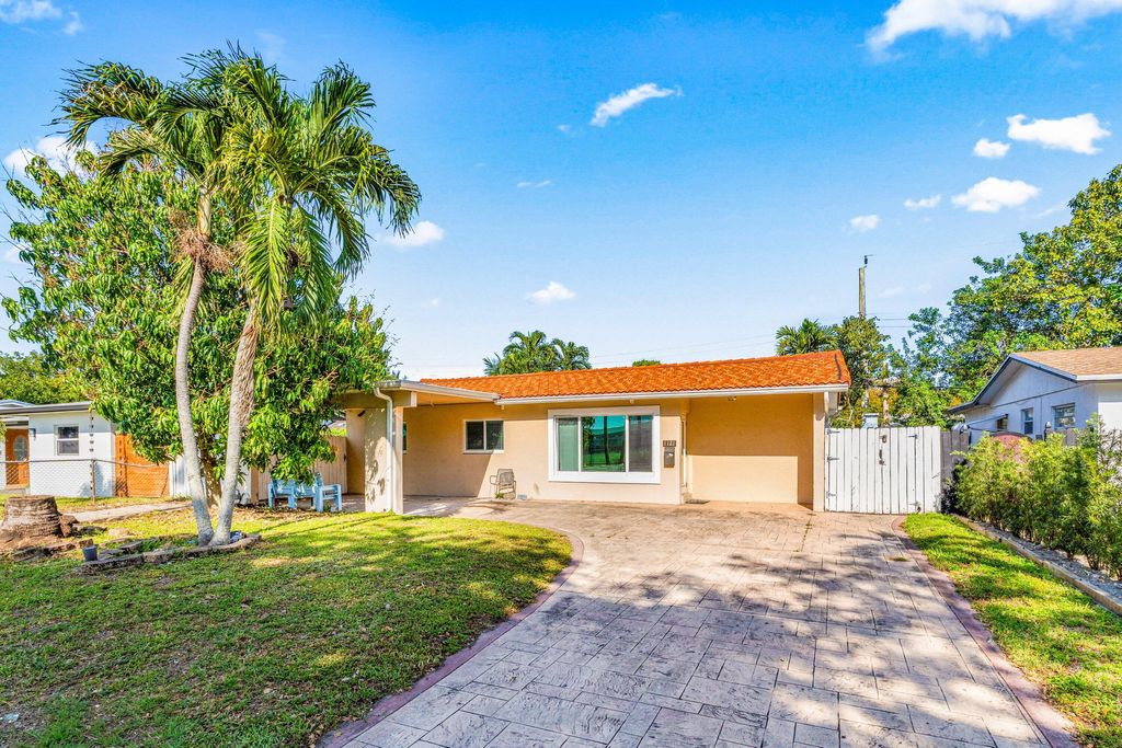 Photo of 1121 N 66th Terrace, Hollywood, FL 33024 (MLS # B26009512)