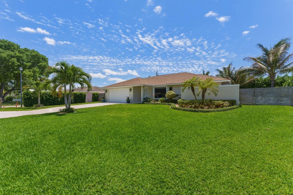Photo of 371 Evergreen Avenue, Jupiter, FL 33469 (MLS # B26030341)