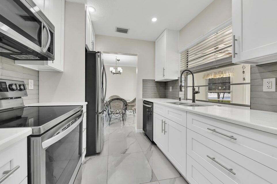 PALM BEACH LEISUREVILLE REPLAT - Residential Lease