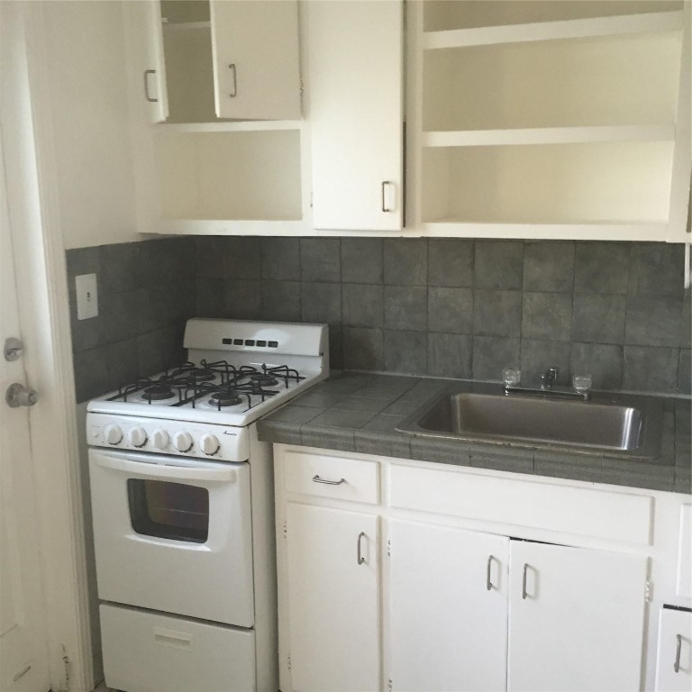 Hollywood 1-21 B - Residential Lease