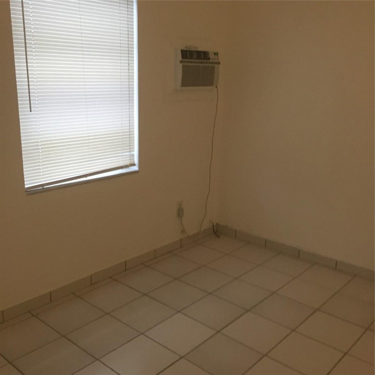 Hollywood 1-21 B - Residential Lease