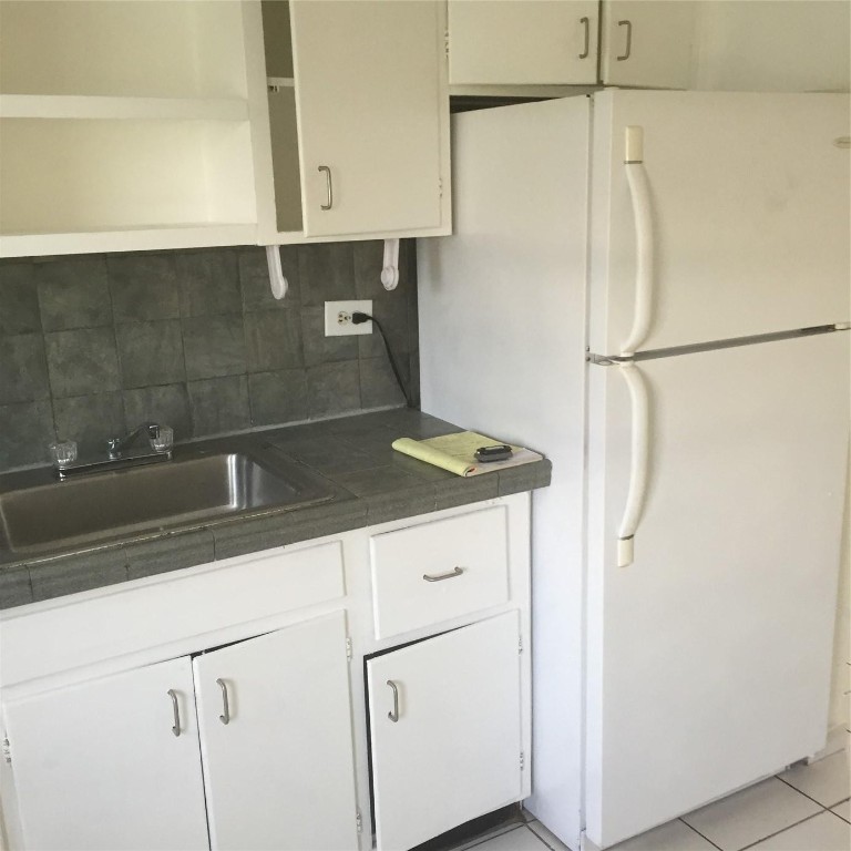 Hollywood 1-21 B - Residential Lease