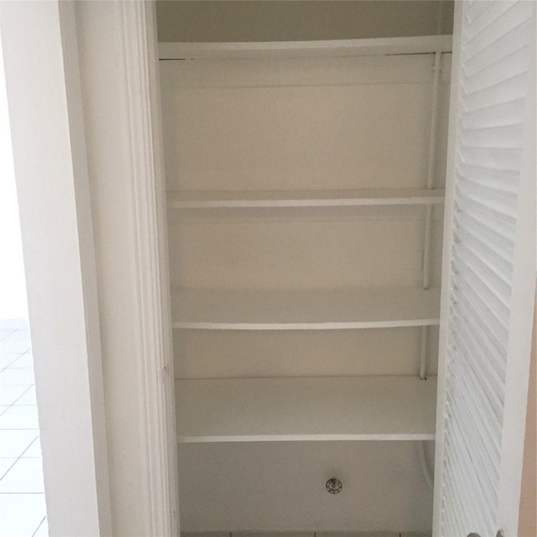 Hollywood 1-21 B - Residential Lease