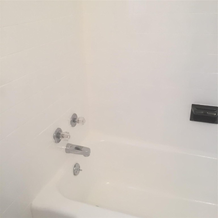 Hollywood 1-21 B - Residential Lease